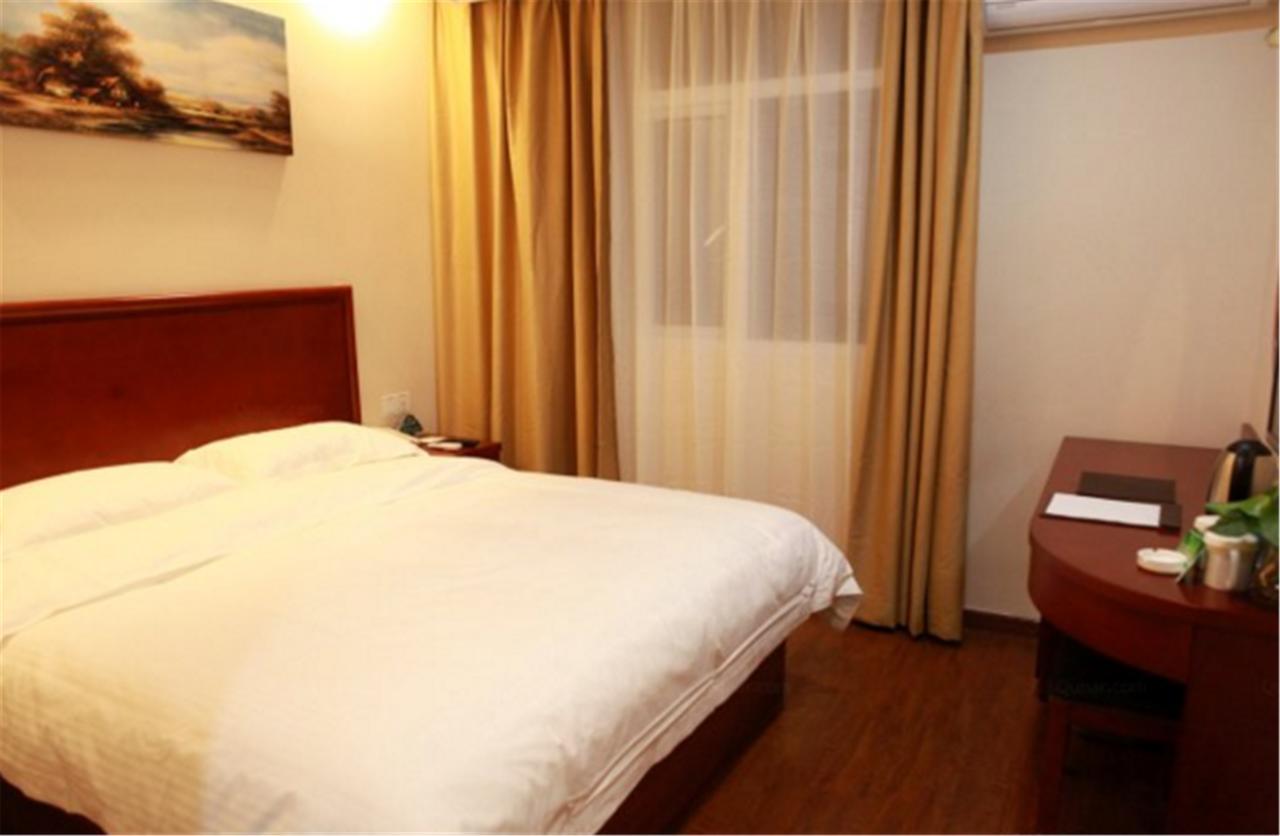 Greentree Inn Shanghai Hongqiao Hub Cao'An Road Huajiang Branch Road Express Hotel Jiading Exteriör bild