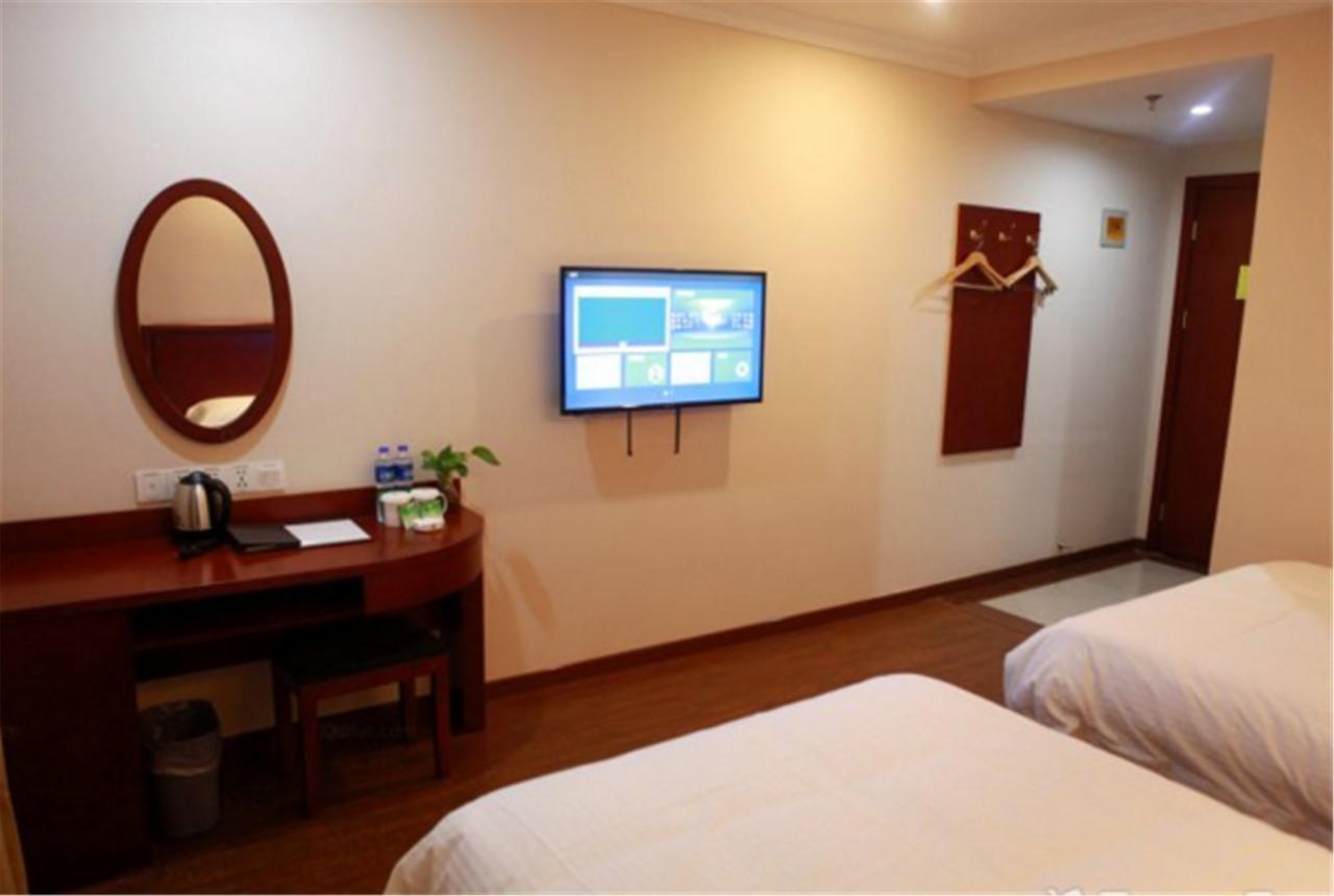 Greentree Inn Shanghai Hongqiao Hub Cao'An Road Huajiang Branch Road Express Hotel Jiading Exteriör bild